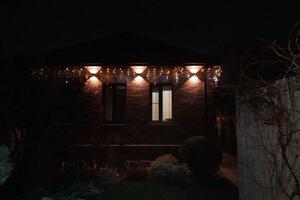 Иванов Виктор Викторович — Монтаж гирлянды и установка светильников — Портфолио №12