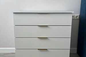 Карелин Эдуард Валерьевич — Была произведена сборка комода с роликовыми направляющими.; Комод установлен и отрегулирован по уровню. — Портфолио №22