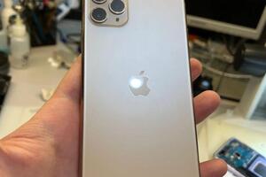 Замена задней крышки на iphone 11 pro max — Климов Алексей Андреевич