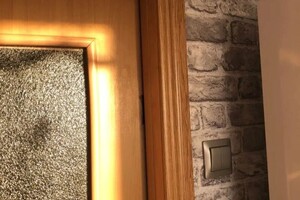 ЛЕВИН ВЯЧЕСЛАВ ГЕННАДЬЕВИЧ — Доборы и наличники на колоде без выбранной четверти.Двери врезаны и установлены не мною. — Портфолио №1