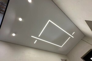 Милешин Александр Витальевич — Световая линия в прихожей частного дома — Портфолио №3