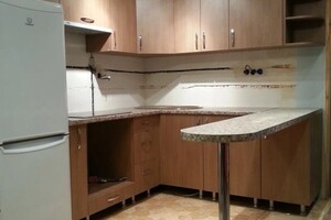 Мокроусов Олег Борисович — Кухня угловая с барной стойкой. Материал ЛДСП — Портфолио №30