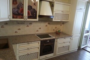 Мокроусов Олег Борисович — Кухня угловая. Фасад массив ясеня — Портфолио №32