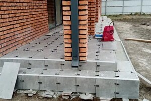 Петросян Альберт Ишханович — Уклатка плитки керамическая 300x300 на входную группу — Портфолио №6