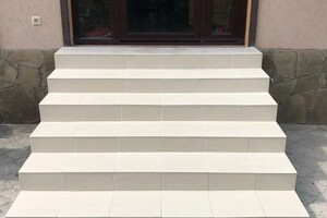 Рыжков Виталий Игоревич — Выполнял работу по монтажу плитки на ступени — Портфолио №65