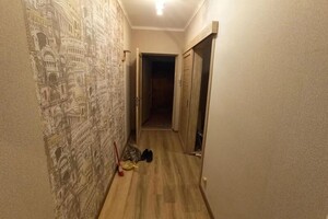 Шевердяев Алексей Алексеевич — Возведена перегородка из ГКЛ ,смонтирован потолок из ГКЛ ,шпатлёвка,обои, ламинат, установка дверей. — Портфолио №83