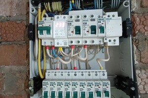 Вышковский Владимир Владимирович — Щит для двух комнатной квартиры. Установлено реле напряжение, УЗО, контактор лоя мастер выключателя. — Портфолио №4