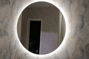 Вышковский Владимир Владимирович — Установка зеркала с подсветкой. — Портфолио №6