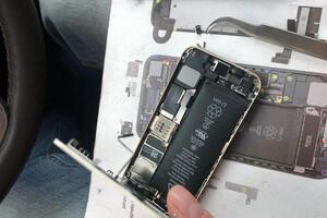 Вздутый аккумулятор iPhone 5s — Кундиров Антон Валерьевич