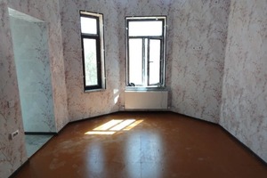 Тут абой плинтус-уголок. Краска пол — Гуломов Шахруз Хужаевич