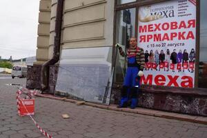 Замена очень большого стеклопакета в 1000 мелочей (деревянное окно) — Самойлов Андрей Владимирович