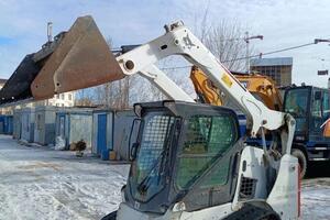 Услуги мини погрузчика bobcat t590. Из навесного оборудования-гидромолот,виллы,щетка — Юдкин Александр Александрович