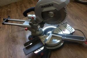 Мой инструмент для запиливания плинтусов - торцовочная пила METABO KGS 254M — Губайдуллин Азат Наилевич