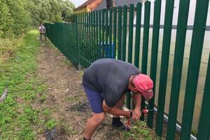 Забор из евроштакетника в Старом дворе — строй» Компания «МГК