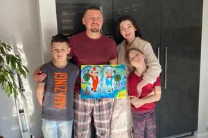 Рисовали всей семьей картину, для подарка) — Кузнецова Татьяна Александровна