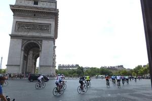 Tour de France et L\'Arc de Triomphe, Paris — Балапанова Екатерина Олеговна