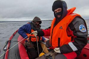 Погружение океанологического оборудование с лодки, Белое море, Карелия — Чурбаев Артём Раилевич