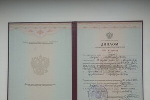 параллельно с основным образованием учился на втором отделении и получил диплом по программе \