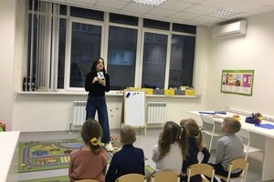 Паламарюк Дарья Александровна — Урок английского для дошкольников в \