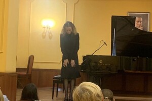 Шляховая Анастасия Васильевна — Анастасия Васильевна Шляховая. После выступления на Седьмом Международном фестивале молодых композиторов \