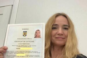 Ученица прошла присягу и получила сертификат о гражданстве — Casina Anna