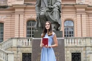 На вручении дипломов — Шатилова Юлиана Владимировна