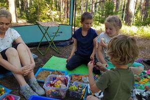 Песочная терапия на выездном детско-родительском тренинге в Комарово. — Восинская Елена Николаевна