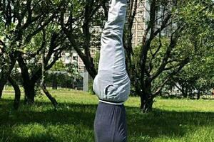 Headstand — Саракатх Камарудхин