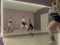 Групповые занятия в Лаванде по ВС 20:00 в стиле Female dancehall — Яцина Софья Юрьевна