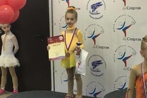 Юный фигурист; 3 место - Мусс Полина (6 лет) — Онищенко Светлана Александровна